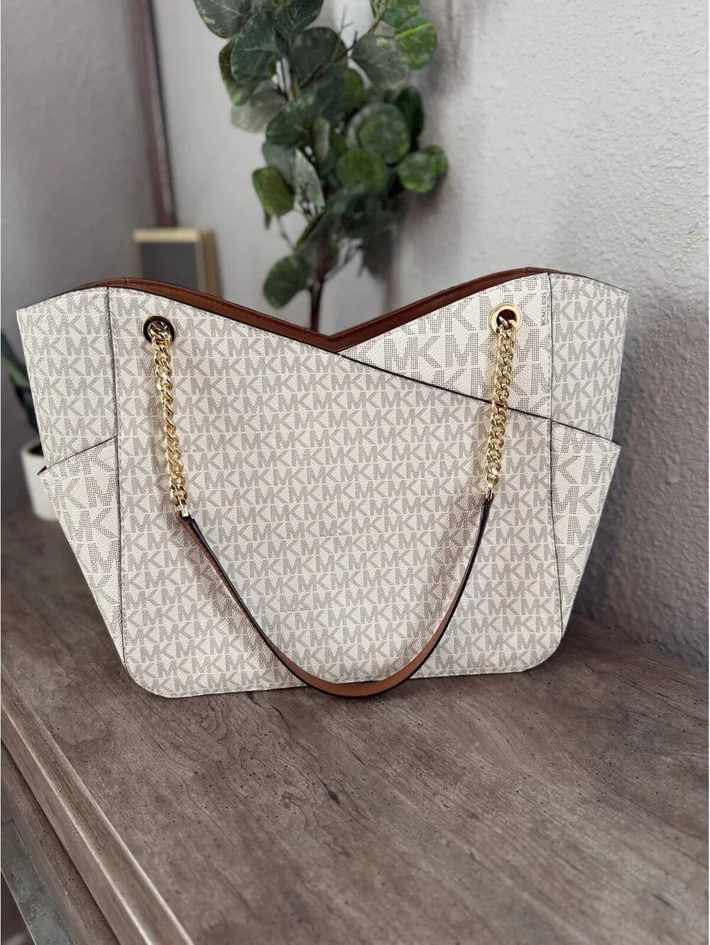 Michael Kors Jet Set Large Chain Shoulder Tote